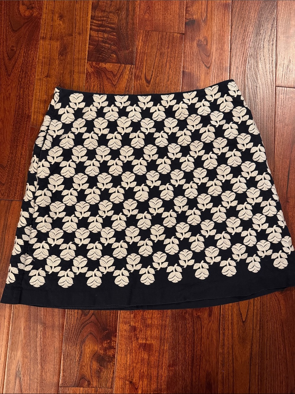 Navy and White Boden Embroidered Vines Floral Rose Fitted Skirt Workwear 12